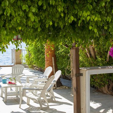 Meneou Beachfront Villa Sunset Perivolia Eksteriør billede
