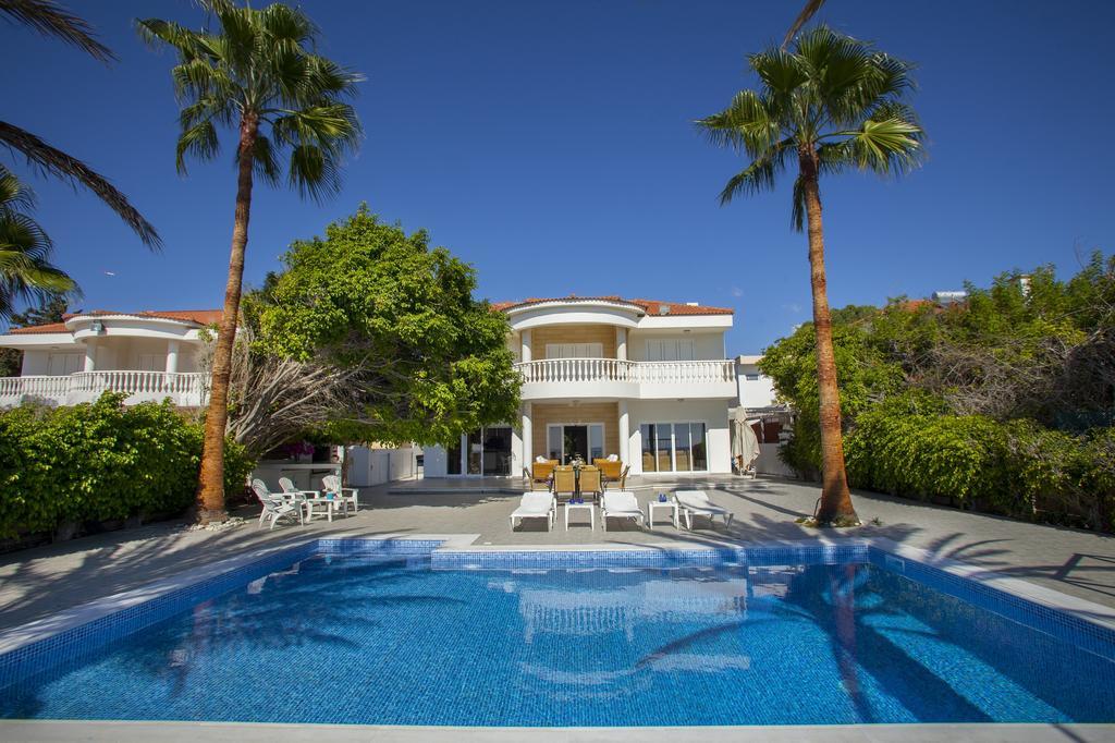 Meneou Beachfront Villa Sunset Perivolia Værelse billede