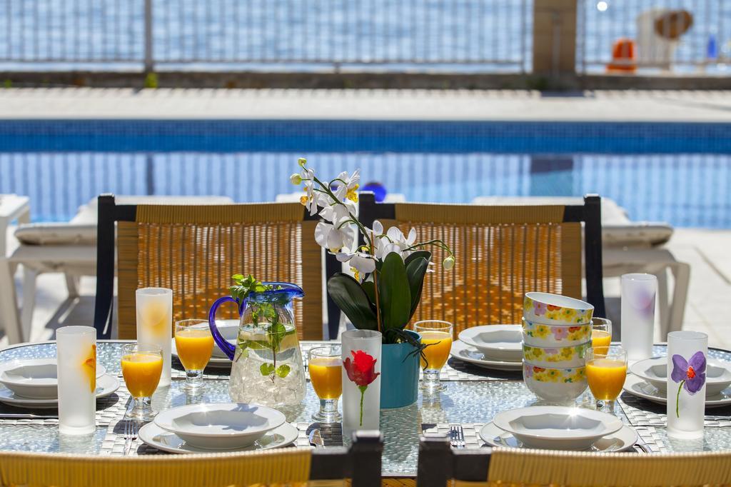 Meneou Beachfront Villa Sunset Perivolia Værelse billede