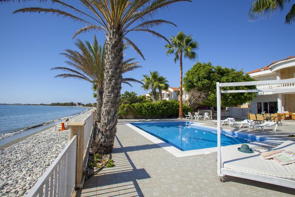Meneou Beachfront Villa Sunset Perivolia Værelse billede