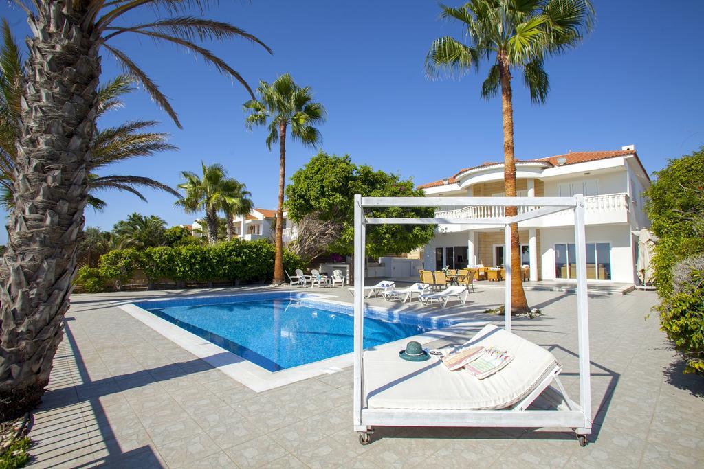 Meneou Beachfront Villa Sunset Perivolia Eksteriør billede
